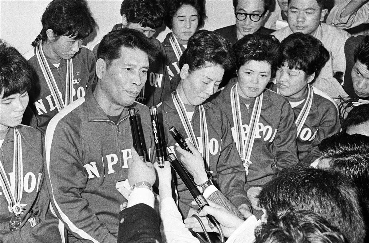 1960、70年代是日本女排的全盛期,曾經拿下高達國際賽次118連勝的紀錄,當時女排教練是人稱「魔鬼教練」的大松博文。